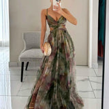 Amara | Robe Maxi Élégante en Chiffon Floral avec Décolleté Découpé