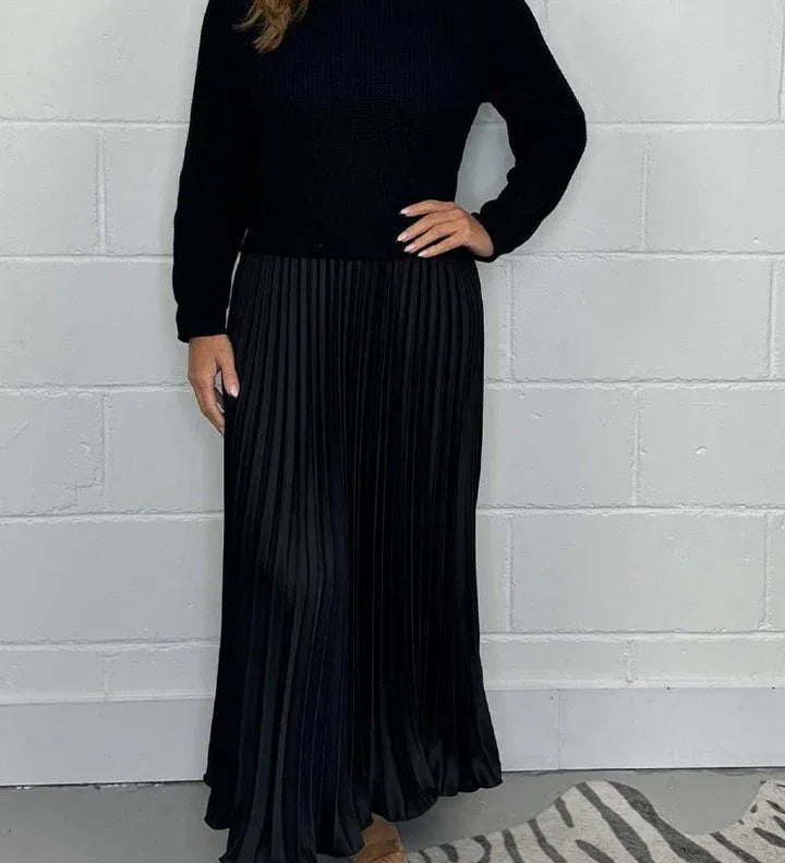 Claudine™ – La Robe Pull Plissée Élégance et Confort