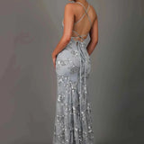 Nora | Robe de soirée longue brodée de sequins, décolleté plongeant et bretelles spaghetti