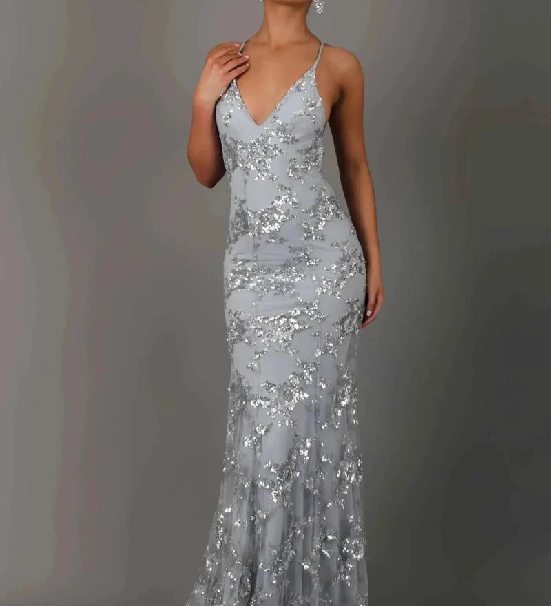 Nora | Robe de soirée longue brodée de sequins, décolleté plongeant et bretelles spaghetti
